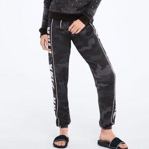 Like new VS PINK BLING CLASSIC SWEATPANTS